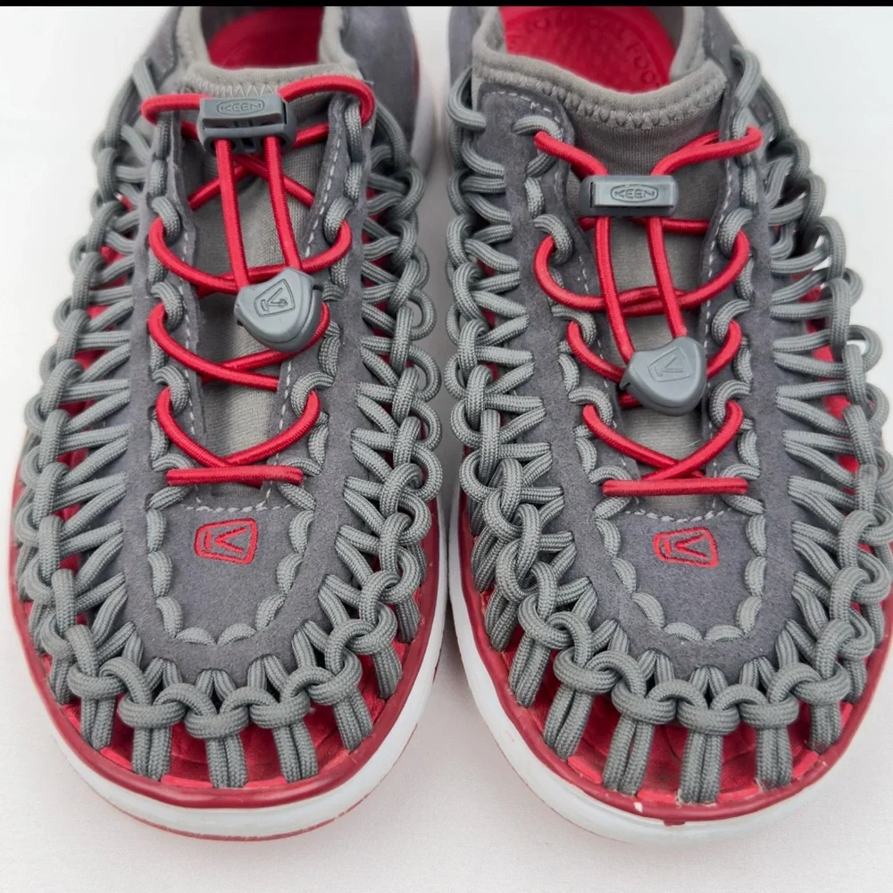 KEEN Uneek O2 Gray Red Woven Sneaker Sandals Youth Sz 5 EU 37 Gorpcore